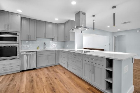 House in Fort Lauderdale, Florida 3 bedrooms, 182.74 sq.m. № 2086960 - photo 17