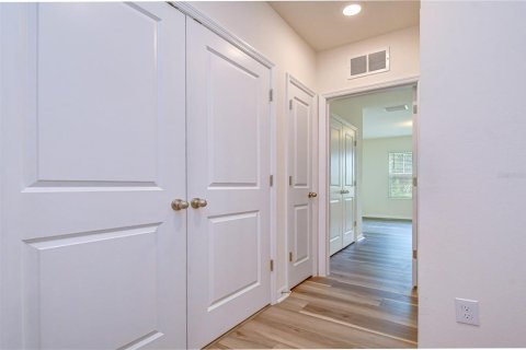 Townhouse in Brandon, Florida 3 bedrooms, 155.43 sq.m. № 2314560 - photo 15