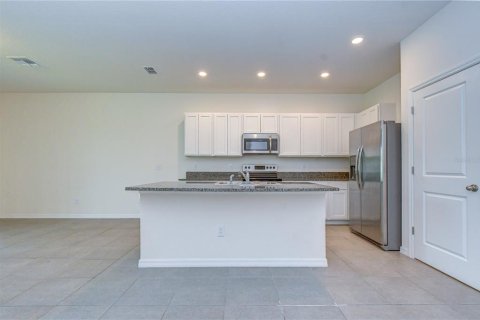 Townhouse in Brandon, Florida 3 bedrooms, 155.43 sq.m. № 2314560 - photo 5