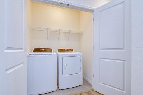 Townhouse in Brandon, Florida 3 bedrooms, 155.43 sq.m. № 2314560 - photo 21