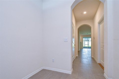 Townhouse in Brandon, Florida 3 bedrooms, 155.43 sq.m. № 2314560 - photo 4