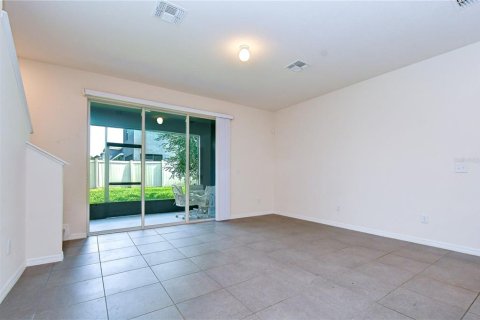 Townhouse in Brandon, Florida 3 bedrooms, 155.43 sq.m. № 2314560 - photo 9