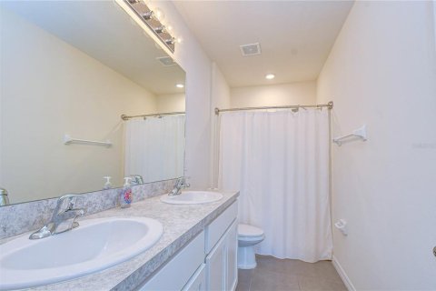 Townhouse in Brandon, Florida 3 bedrooms, 155.43 sq.m. № 2314560 - photo 13