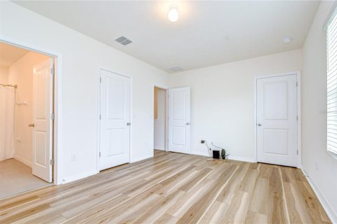 Townhouse in Brandon, Florida 3 bedrooms, 155.43 sq.m. № 2314560 - photo 12