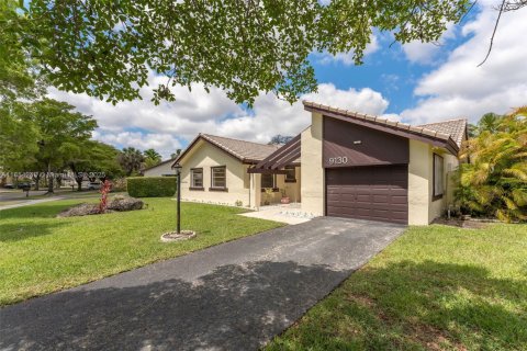 Casa en alquiler en Miami, Florida, 3 dormitorios, 154.5 m2 № 1878406 - foto 2