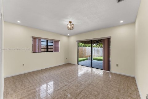 Casa en alquiler en Miami, Florida, 3 dormitorios, 154.5 m2 № 1878406 - foto 15