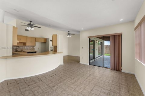Casa en alquiler en Miami, Florida, 3 dormitorios, 154.5 m2 № 1878406 - foto 8