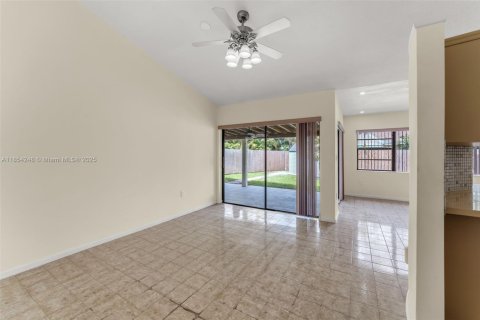 Casa en alquiler en Miami, Florida, 3 dormitorios, 154.5 m2 № 1878406 - foto 12