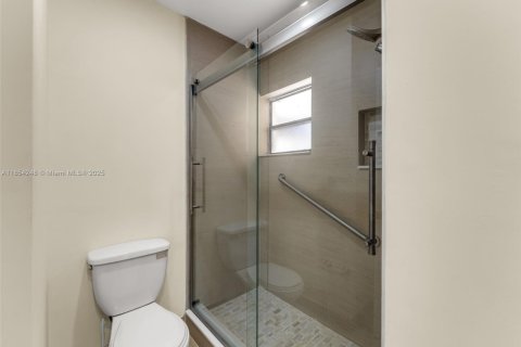 Casa en alquiler en Miami, Florida, 3 dormitorios, 154.5 m2 № 1878406 - foto 14