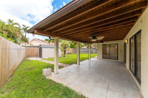 Casa en alquiler en Miami, Florida, 3 dormitorios, 154.5 m2 № 1878406 - foto 27