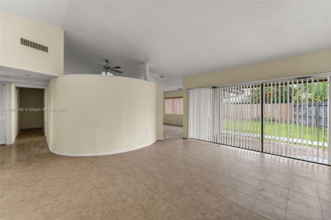 Casa en alquiler en Miami, Florida, 3 dormitorios, 154.5 m2 № 1878406 - foto 7