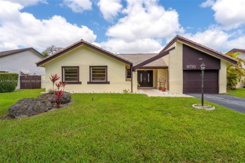 Casa en alquiler en Miami, Florida, 3 dormitorios, 154.5 m2 № 1878406 - foto 1