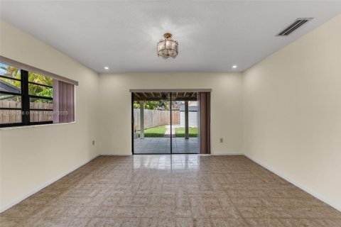 Casa en alquiler en Miami, Florida, 3 dormitorios, 154.5 m2 № 1878406 - foto 17