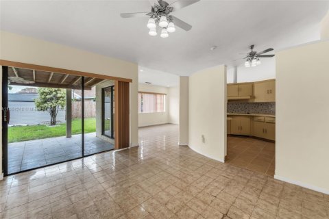 Casa en alquiler en Miami, Florida, 3 dormitorios, 154.5 m2 № 1878406 - foto 11