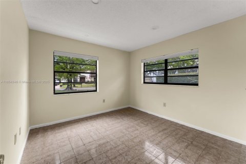 Casa en alquiler en Miami, Florida, 3 dormitorios, 154.5 m2 № 1878406 - foto 23