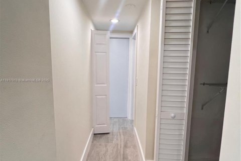 Commercial property in Miami, Florida 1 bedroom, 178.74 sq.m. № 1972446 - photo 15