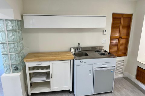 Commercial property in Miami, Florida 1 bedroom, 178.74 sq.m. № 1972446 - photo 4