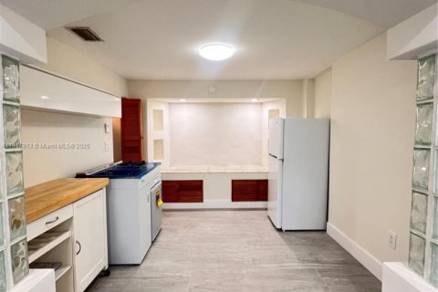 Commercial property in Miami, Florida 1 bedroom, 178.74 sq.m. № 1972446 - photo 8