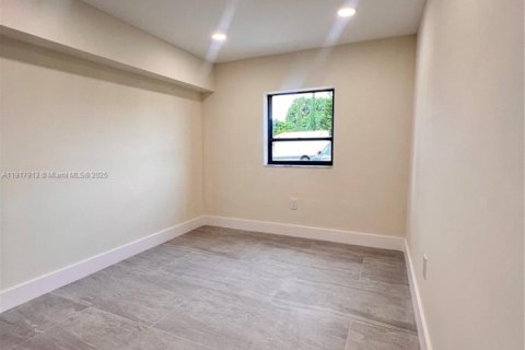 Commercial property in Miami, Florida 1 bedroom, 178.74 sq.m. № 1972446 - photo 20