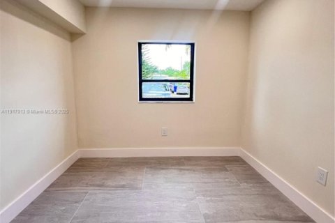 Commercial property in Miami, Florida 1 bedroom, 178.74 sq.m. № 1972446 - photo 23