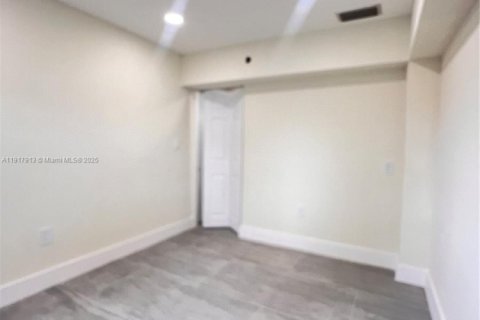 Commercial property in Miami, Florida 1 bedroom, 178.74 sq.m. № 1972446 - photo 21