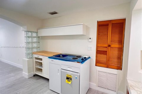 Commercial property in Miami, Florida 1 bedroom, 178.74 sq.m. № 1972446 - photo 5