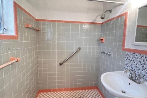 Commercial property in Miami, Florida 1 bedroom, 178.74 sq.m. № 1972446 - photo 19