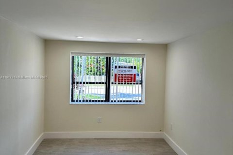 Commercial property in Miami, Florida 1 bedroom, 178.74 sq.m. № 1972446 - photo 26