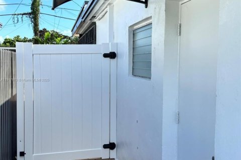 Commercial property in Miami, Florida 1 bedroom, 178.74 sq.m. № 1972446 - photo 3