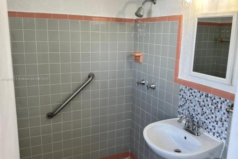 Commercial property in Miami, Florida 1 bedroom, 178.74 sq.m. № 1972446 - photo 27