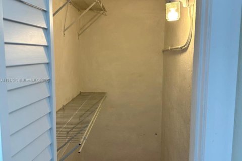 Commercial property in Miami, Florida 1 bedroom, 178.74 sq.m. № 1972446 - photo 25