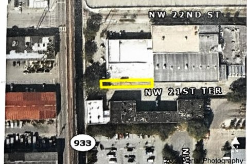 Commercial property in Miami, Florida № 2082111