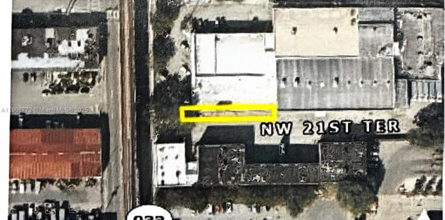 Commercial property in Miami, Florida № 2082111