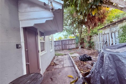 House in Lake Park, Florida 4 bedrooms, 157 sq.m. № 1830450 - photo 24