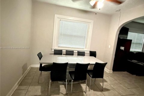 House in Lake Park, Florida 4 bedrooms, 157 sq.m. № 1830450 - photo 9