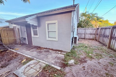 House in Lake Park, Florida 4 bedrooms, 157 sq.m. № 1830450 - photo 23