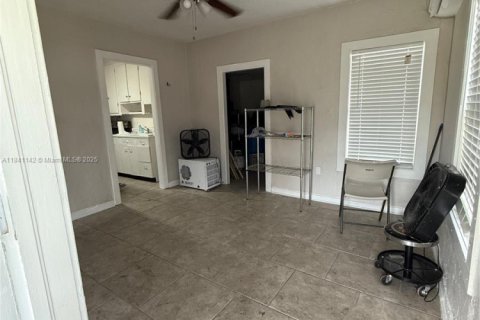 House in Lake Park, Florida 4 bedrooms, 157 sq.m. № 1830450 - photo 17