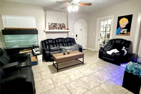 House in Lake Park, Florida 4 bedrooms, 157 sq.m. № 1830450 - photo 11