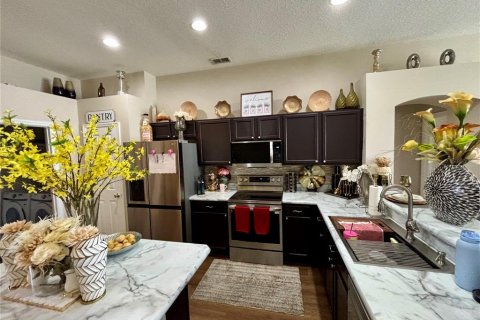 House in Kissimmee, Florida 3 bedrooms, 166.76 sq.m. № 2198840 - photo 2