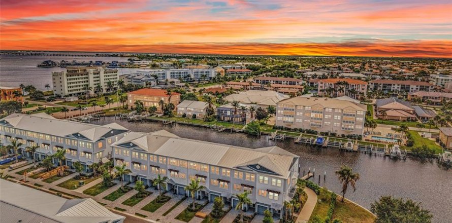 Condo à Punta Gorda, Floride, 4 chambres № 2092099