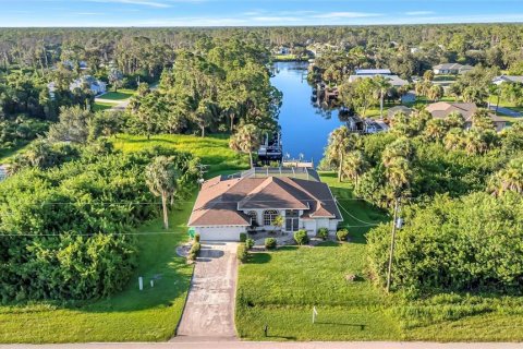 Casa en venta en Port Charlotte, Florida, 3 dormitorios, 179.86 m2 № 1905962 - foto 1