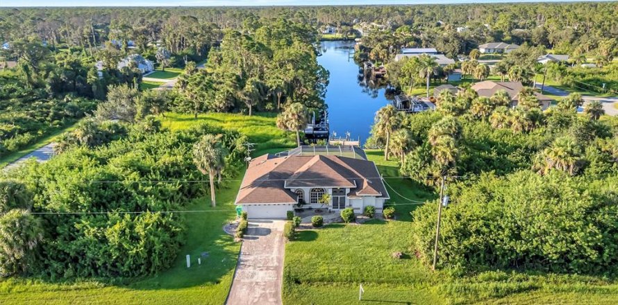 Casa en Port Charlotte, Florida 3 dormitorios, 179.86 m2 № 1905962