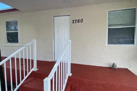 Купить виллу или дом в Форт-Лодердейл, Флорида 3 спальни, 110.37м2, № 1952423 - фото 1