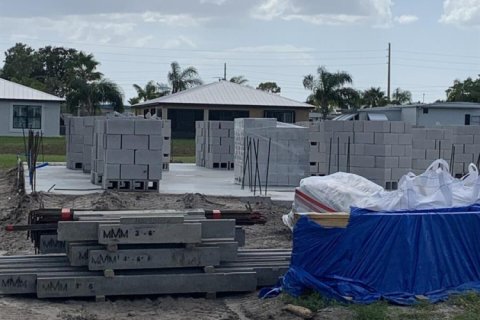 Casa en St. Lucie, Florida 2 dormitorios, 121.7 m2 № 2352148