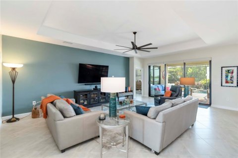 House in LORRAINE LAKES in Bradenton, Florida 3 bedrooms, 228.08 sq.m. № 1847848 - photo 17