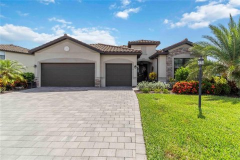 House in LORRAINE LAKES in Bradenton, Florida 3 bedrooms, 228.08 sq.m. № 1847848 - photo 1