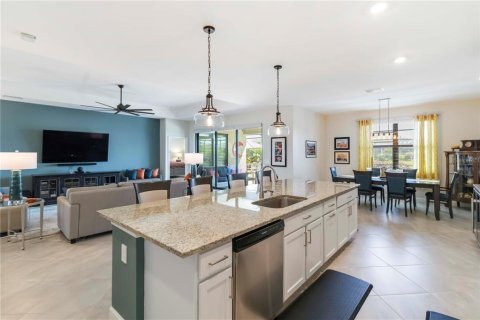 House in LORRAINE LAKES in Bradenton, Florida 3 bedrooms, 228.08 sq.m. № 1847848 - photo 5