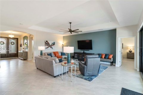 House in LORRAINE LAKES in Bradenton, Florida 3 bedrooms, 228.08 sq.m. № 1847848 - photo 14