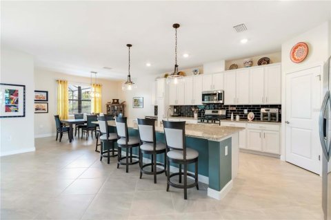 House in LORRAINE LAKES in Bradenton, Florida 3 bedrooms, 228.08 sq.m. № 1847848 - photo 3