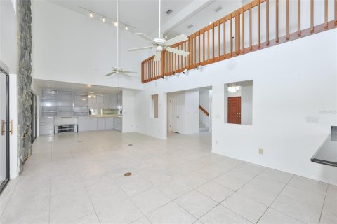 House in Apollo Beach, Florida 3 bedrooms, 357.67 sq.m. № 2209322 - photo 14